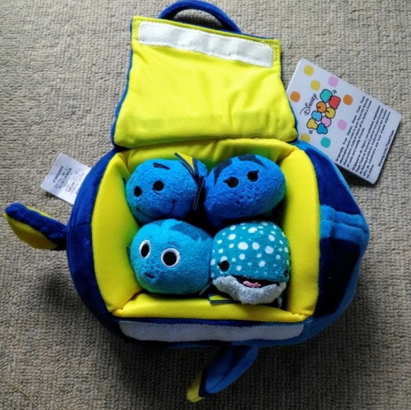 Disney Store Finding Dory Tsum Tsum Carrier Bag includes 4 mini - Picture 3 of 3